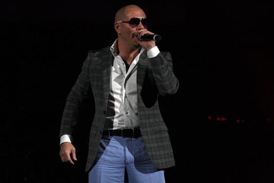 rapper-pitbull-performing